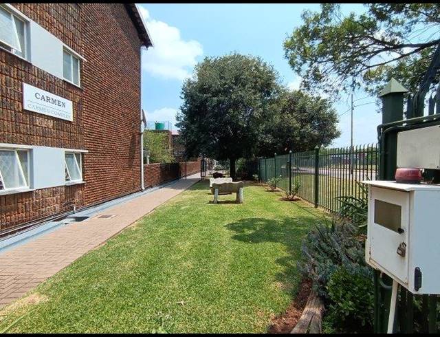 1 BEDROOM APARTMENT FOR SALE IN DORINGKLOOF
